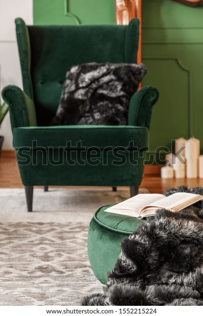 Featured image of post Emerald Green Rocking Chair / We all browse through interior design magazines or read about the latest projects of the most reputable bloggers in the we bring you rocking &amp; accent chairs at the smallest prices, with the possibility to purchase directly from our melbourne warehouse.