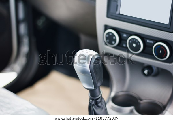 Close-up gear stick\
or gear shift in new\
car