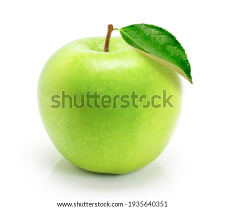 Closeup green apple fruit ( granny smith apple ) with leaf isolated on white background with clipping path. 