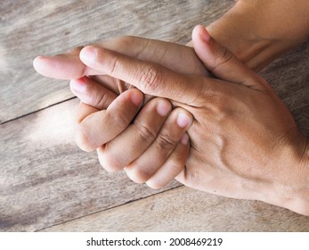 Closeup Of Hand With Hand Pain And Numbness Use Hand Massage To Relief.