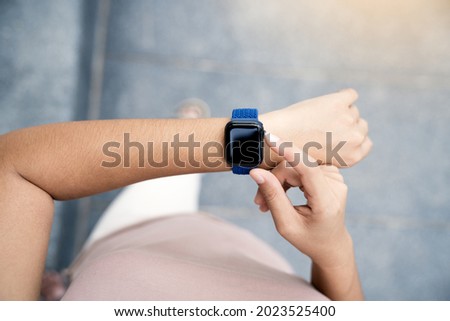 closeup hand using smartwatch on above view