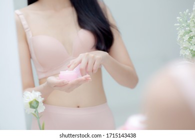 Young Skin Care Asian Woman Applying库存照片1331828879 | Shutterstock