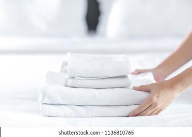 2,281 Woman folding sheets Images, Stock Photos & Vectors | Shutterstock