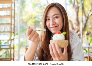 Closeup Image Of A Beautiful Asian Woman Enjoy Eating An Ice Cream In Restaurant