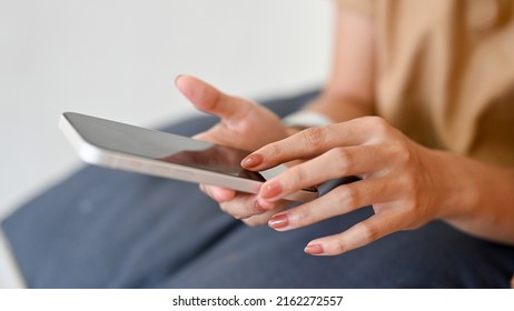 Close-up Image, A Female's Hands Using A Modern Smartphone To Communicate With Her Friends. Chatting, Scrolling On Phone, Online Shopping.