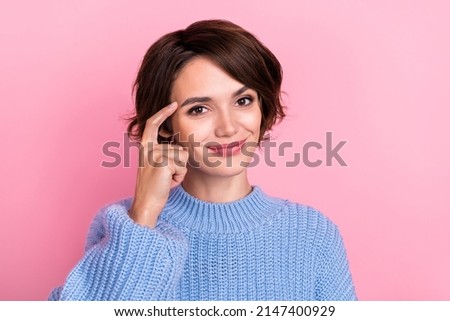 Close-up image of pretty good mod female find solution touch forehead remember information isolated on pink color background