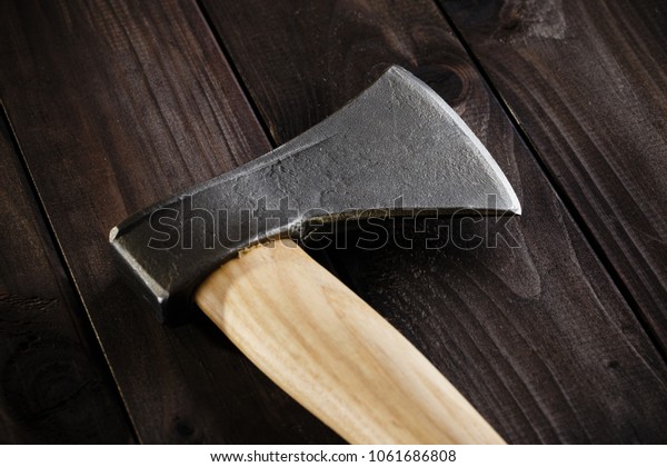 opgraven Onrecht abortus Closeup Lumberjack Axe On Dark Wooden Stock Photo (Edit Now) 1061686808