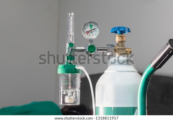 Close-up of medical oxygen flow meter  shows low
oxygen or an nearly empty
tank