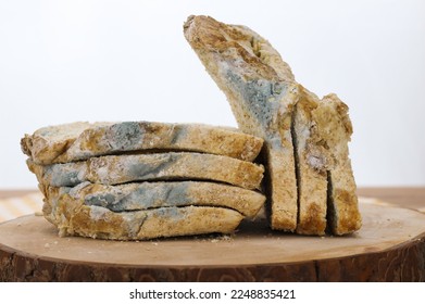 https://image.shutterstock.com/image-photo/closeup-moldy-bread-on-cutting-260nw-2248835421.jpg