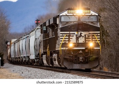A closeup of a moving Norfolk Southern cargo train in the Shenandoah Valley