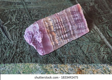 Acercamiento la piedra mineral