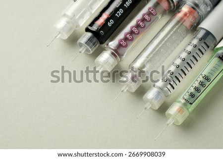 Close-up of multiple injection pens with needles. Concept of semaglutide, GLP-1 drugs, insulin therapy, obesity treatment, diabetes care, pharmaceutical market and weight loss medication