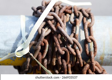 Closeup of old rusty chain.