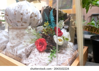 Close-up photo of Indonesian Javanese traditional wedding dowry. which is made beautiful and elegant. This photo is suitable for wedding make-up samples or wedding dowry craftsmen