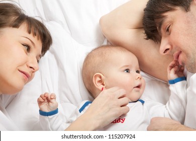 Mama Papa Bebe Imagenes Fotos De Stock Y Vectores Shutterstock