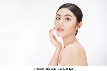 Closeup portrait of attractive asian woman with fair perfect healthy glow skin using cleaning lotion on face, young beautiful asia girl with pretty smile on her face. Beauty clinic skincare concept