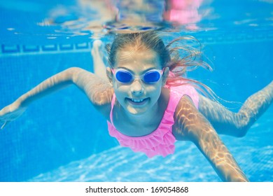 Little Girl Deftly Swim Underwater Pool Stock Photo 316450226 ...