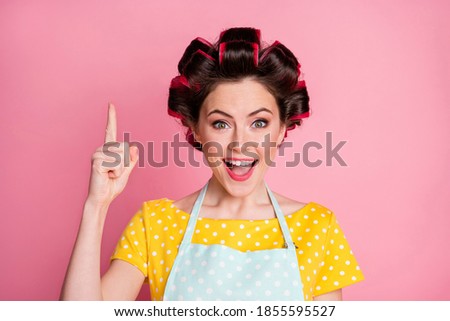 Close-up portrait of her she nice attractive cheerful cheery housewife find solution pointing forefinger up isolated over pink pastel color background