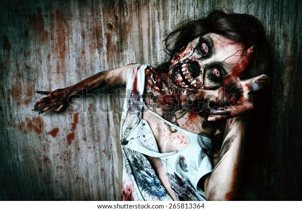 Closeup Portrait Scary Bloody Zombie Girl Arkivfoto Rediger Na 265813364