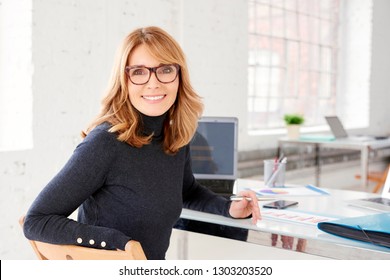 Closeup Portrait Shot Attractive Mature Businesswoman Stock Photo ...