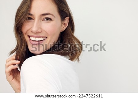 Photo of closeup portrait of young happy woman looking in camera	