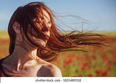 花と外人女性アップ の画像 写真素材 ベクター画像 Shutterstock