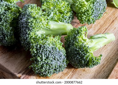 Close-up of raw, fresh broccoli (Brécol, brócolli, bróqui, broccoli brote, brassica oleracea) stalks with drops of water in the preparation process. Mediterranean diet food. - Shutterstock ID 2000877662