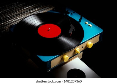 Close-up, record player, While playing the record, Blue platter.