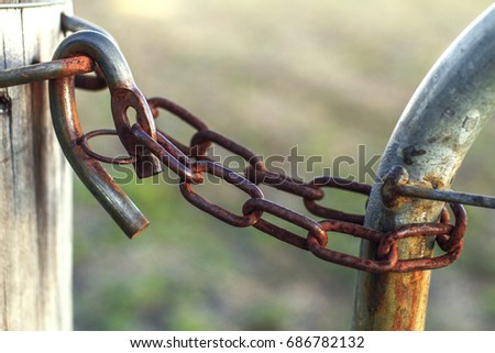 Close-up a rusty farm gate lock