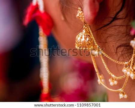 The close-up shot of Indian Maharashtrian bride with beautiful ear rings