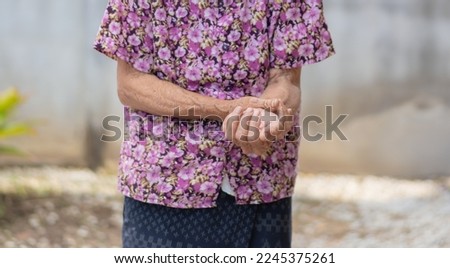 Close-up shot of old woman's arm holding the wrist, having wrist pain, rheumatoid arthritis Beriberi or peripheral neuropathy
Health and medical concept