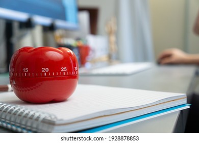 A closeup shot of a pomodoro cycle on a notebook