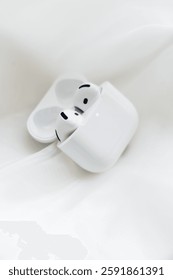 Un primer plano auriculares