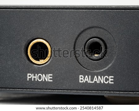 Close-up of the side wall of the audio player with gold-plated headphone jacks for unbalanced connection and for balanced connection.