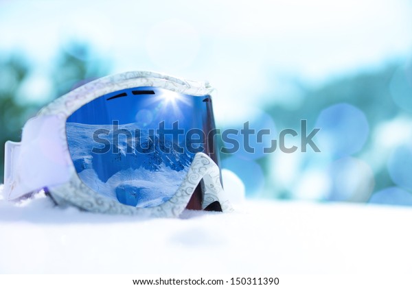Closeup Ski Snowboard Mask Mountain Reflection Stock Photo Masques | Equipements | Ski & Snowboard | INTERSPORT