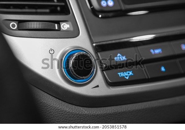 Close-up start\
button, turn on on car\
dashboard