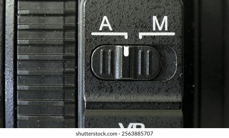 Close-up, switch on the lens. Automatic and mechanical focusing