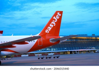 Close-up Of Tail Fin Of Easyjet Airplane Airbus A319-111 Register OE-LQC On A Cloudy Late Summer Evening. Photo Taken September 9th, 2021, Zürich, Switzerland.