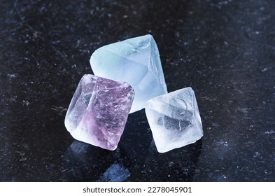 Acercamiento tres piedras minerales