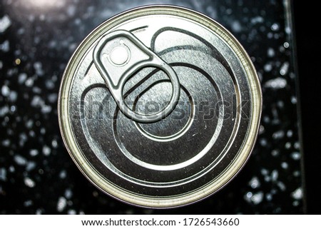 Closeup of the top of a ring pull can