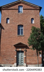 Close-up Of A Traditional Building On Rue Malbec, Next To Place Du Capitole. Entirely Built With Red Bricks. Historic District. Toulouse, France, During A 4 Day Stay For Holiday. Sober Architecture.

