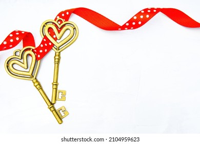 15 Skeleton key tied with red ribbon Images, Stock Photos & Vectors ...