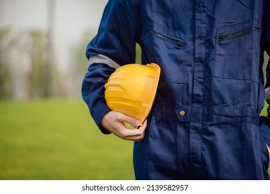 67,203 Man holding construction helmet Images, Stock Photos & Vectors ...