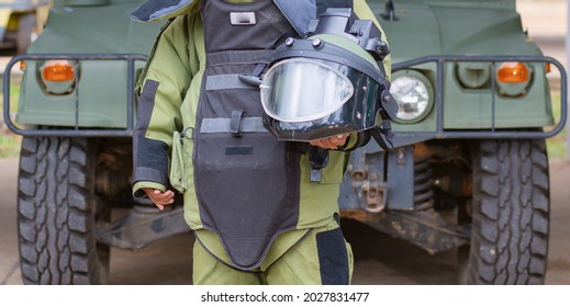 Close-up view of the Explosion-Proof Explosion Proof Body Armor and PoliceMilitary Safety Glove.