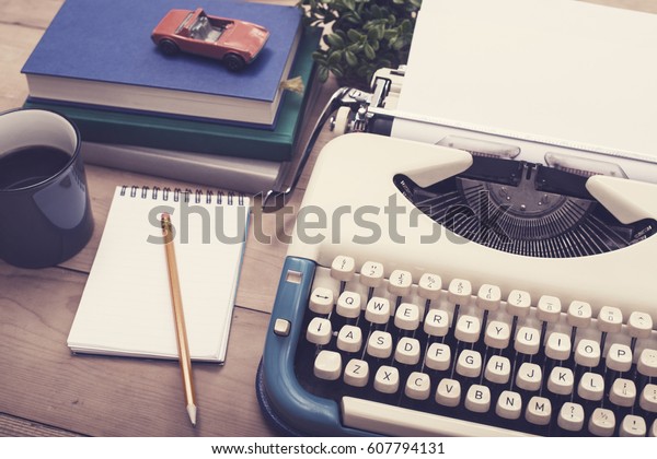 closeup vintage typewriter\
office desk