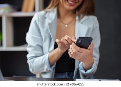 Close-up Of A Woman Using A Smartphone To Work On Various Application Including Mobile Transaction To Send Messages, LINE, And Various Business Information Sent Via Social Media.