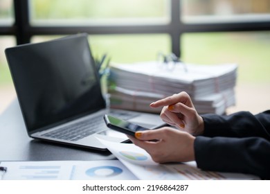 Close-up Of A Woman Using A Smartphone To Work On Various Application Including Mobile Transaction To Send Messages, LINE, And Various Business Information Sent Via Social Media.