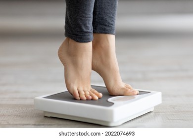 2,302 Fat lady on scale Images, Stock Photos & Vectors | Shutterstock