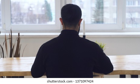 後ろ姿 男 の写真素材 画像 写真 Shutterstock