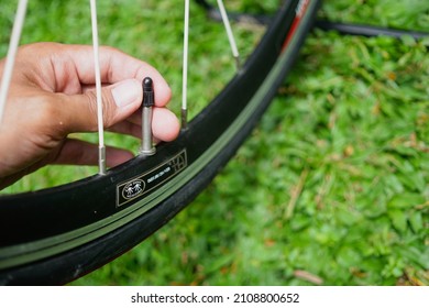 closing the presta valve of the road bicycle wheel to inflate the tire